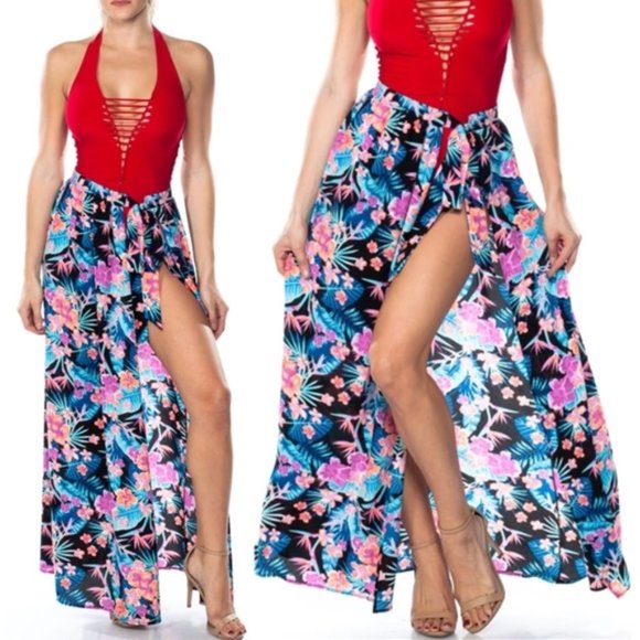 Swimsuit Cover Up / Sarong - Picture 1 of 3